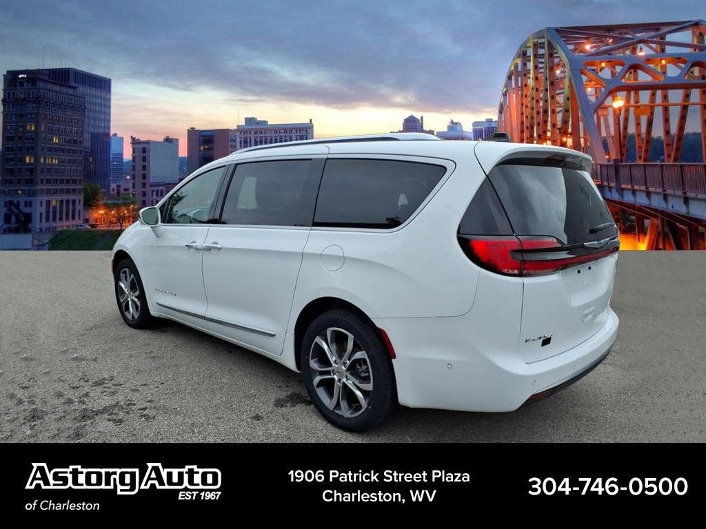 Used 2024 Chrysler Pacifica Pinnacle AWD/4WD image 5