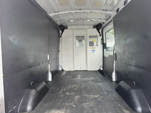 Used 2020 Ford Transit 250 Medium Roof AWD w/ Load Area Protection Package image 28