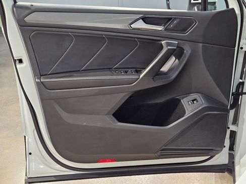 Used 2024 Volkswagen Tiguan SE image 20