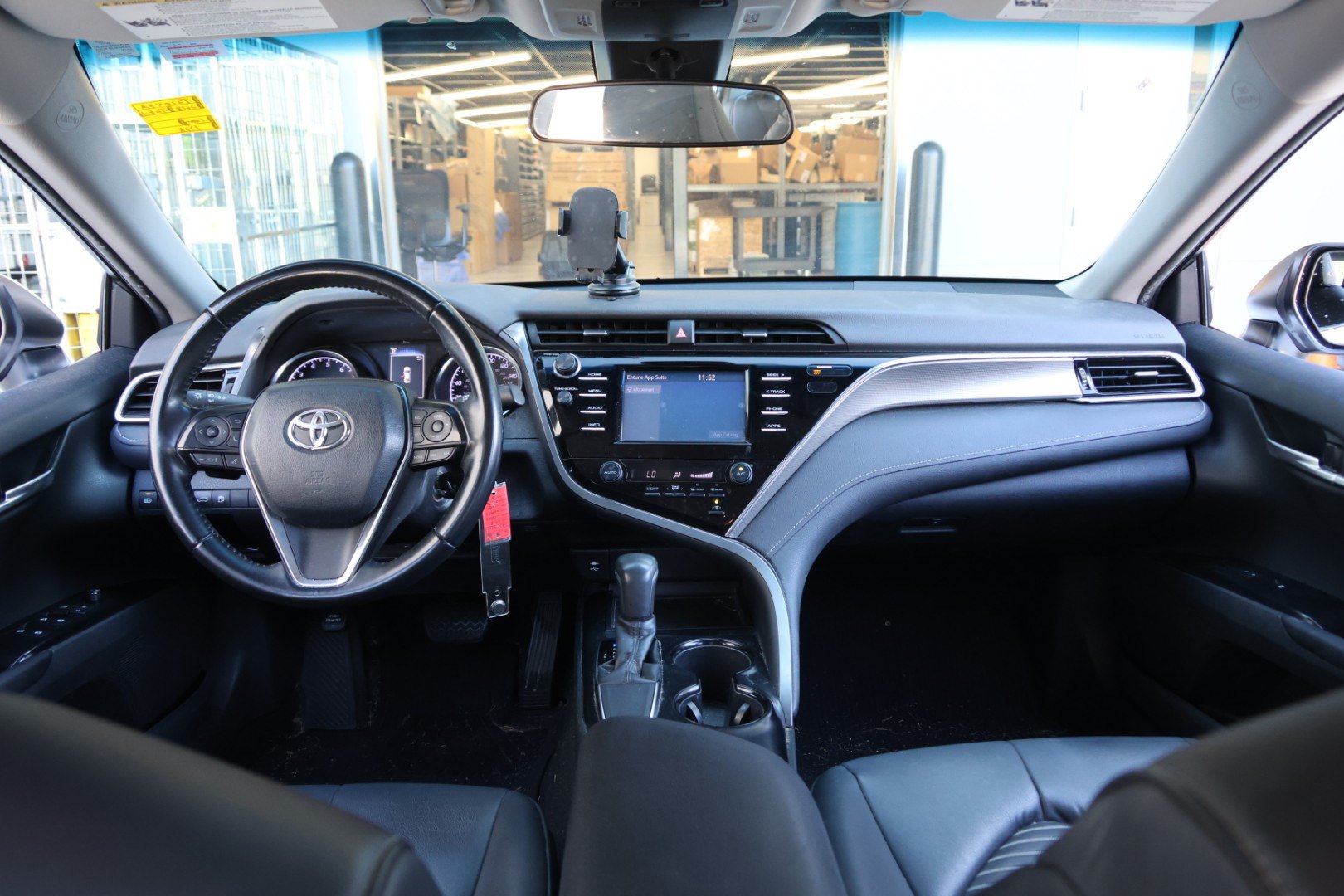 Used 2018 Toyota Camry SE FWD image 23
