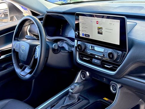 Used 2024 Toyota Grand Highlander XLE image 30