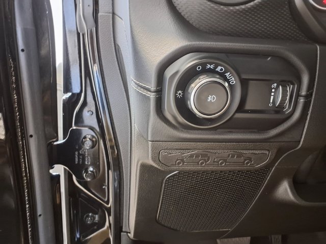 Used 2025 Jeep Wrangler Unlimited Rubicon AWD/4WD image 17