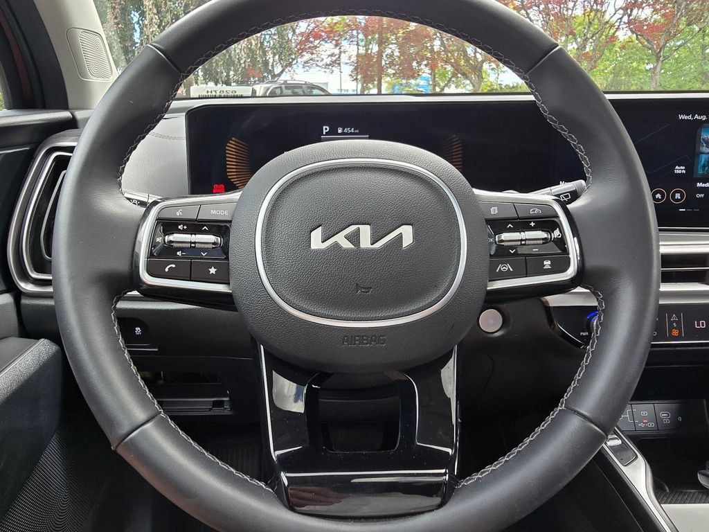 Certified 2025 Kia Sorento S w/ Panoramic Sunroof Package FWD image 16