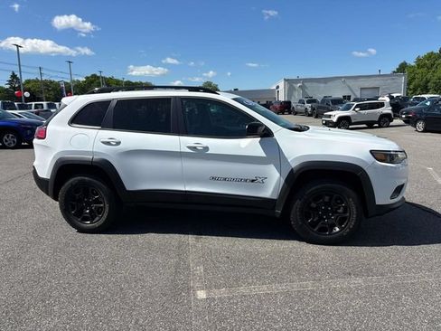 Used 2022 Jeep Cherokee Latitude AWD/4WD image 2