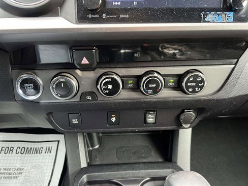 Used 2017 Toyota Tacoma TRD Sport w/ Tow Package (A/T) image 24