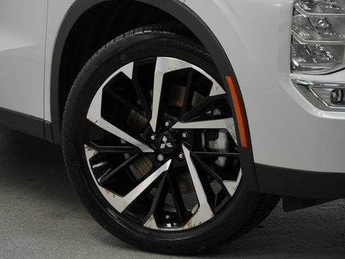 Used 2023 Mitsubishi Outlander SE image 6