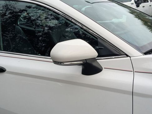 Used 2024 Toyota Camry SE image 12