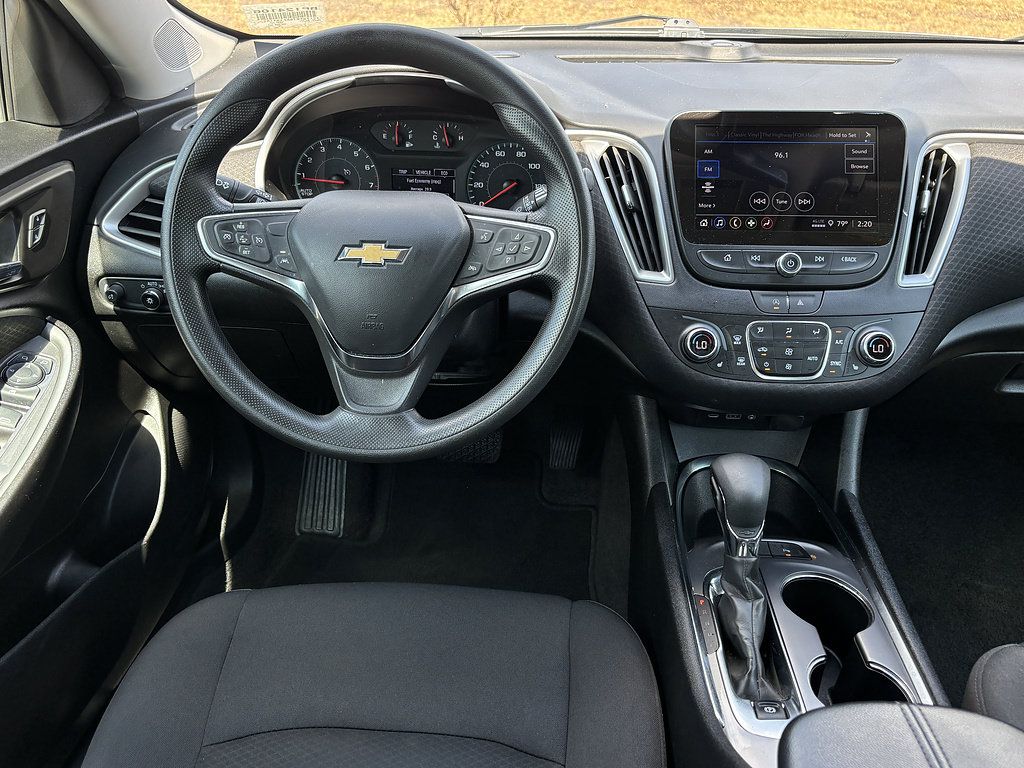 Used 2025 Chevrolet Malibu LT FWD image 10