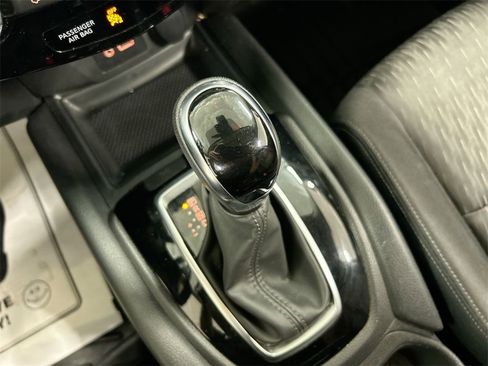 Used 2019 Nissan Rogue SV image 17