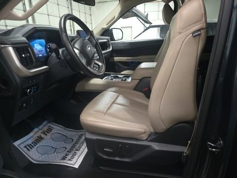 Used 2024 Ford Expedition XLT image 17