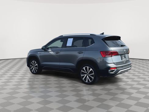 Used 2024 Volkswagen Taos SE image 6