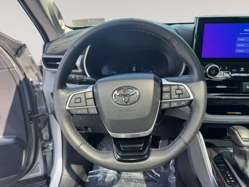 Used 2023 Toyota Highlander Platinum AWD/4WD image 12