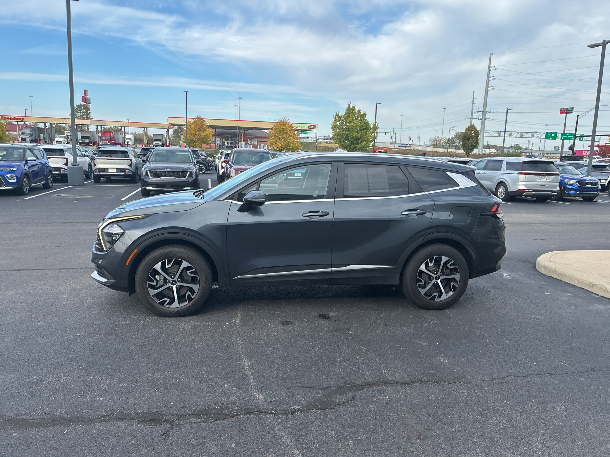 Used 2023 Kia Sportage EX AWD/4WD image 4