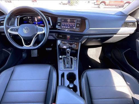 Used 2024 Volkswagen Jetta SE image 16