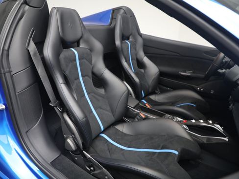Used 2017 Ferrari 488 Spider RWD image 18