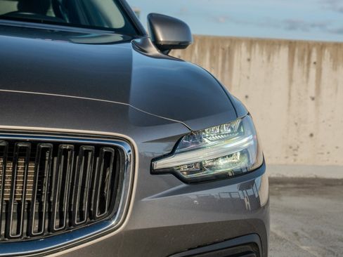 Used 2019 Volvo S60 T6 Momentum w/ Multimedia Package AWD/4WD image 9