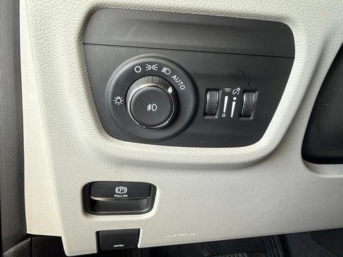 Used 2021 Jeep Grand Cherokee High Altitude AWD/4WD image 15