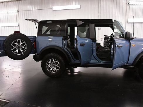 Used 2025 Ford Bronco Badlands image 32