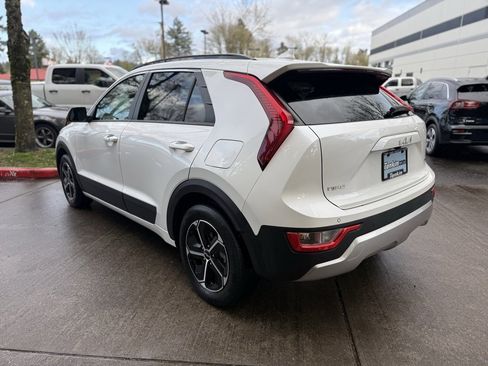 Used 2023 Kia Niro EX image 13