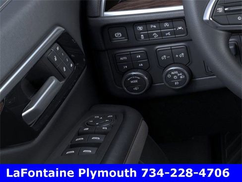 New 2025 Chevrolet Suburban Premier image 22