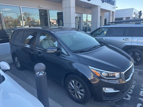 Used 2019 Kia Sedona LX image 5