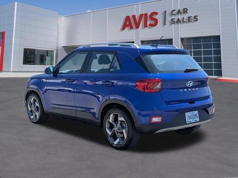 Used 2025 Hyundai Venue SEL FWD image 9
