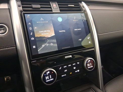 Used 2025 Land Rover Discovery Dynamic SE image 24