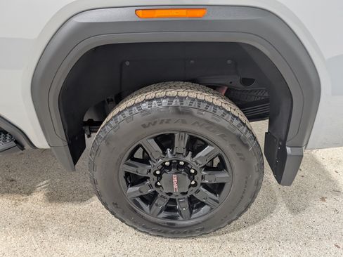 Used 2024 GMC Sierra 2500 AT4 w/ AT4 Premium Plus Package AWD/4WD image 13
