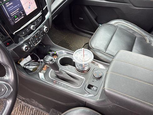 Used 2020 Chevrolet Traverse LT w/ LT Premium Package image 15