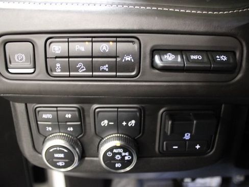 Used 2023 GMC Yukon Denali Ultimate image 41