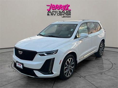 Used 2024 Cadillac XT6 Sport w/ Technology Package image 9