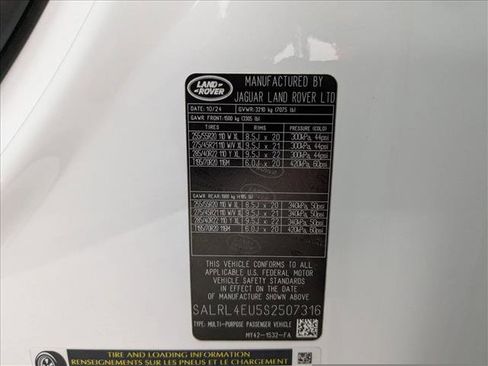 New 2025 Land Rover Discovery Dynamic SE image 26