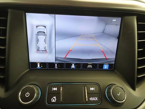 Used 2023 GMC Acadia AT4 w/ Technology Package image 16