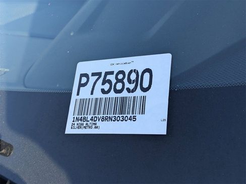 Used 2024 Nissan Altima 2.5 SV image 33