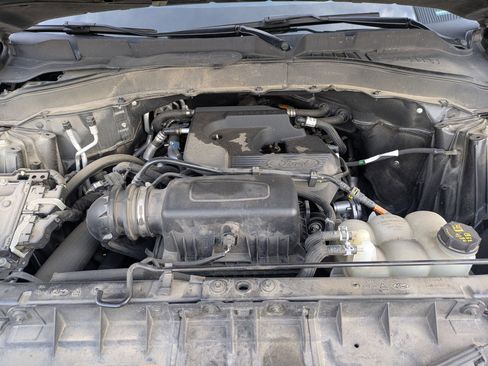 Used 2020 Ford Explorer XLT w/ Comfort Package image 32