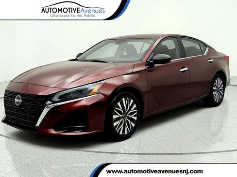 Used 2025 Nissan Altima 2.5 SV FWD image 1