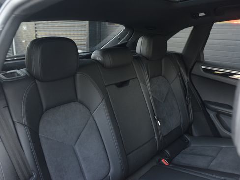 Certified 2019 Porsche Macan AWD/4WD image 35