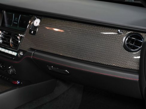 Used 2019 Rolls-Royce Wraith image 31