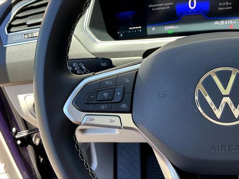 Certified 2022 Volkswagen Tiguan SE w/ Panoramic Sunroof Package image 18