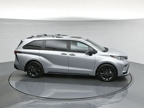 Used 2025 Toyota Sienna XSE w/ XSE Premium Package FWD image 58