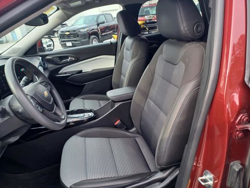 Used 2024 Chevrolet Trax LT image 5