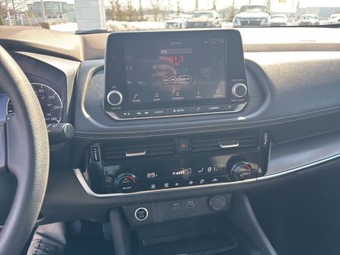 Used 2021 Nissan Rogue SV image 14