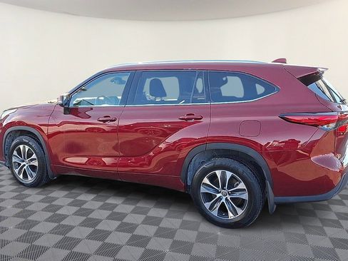 Used 2021 Toyota Highlander XLE image 5