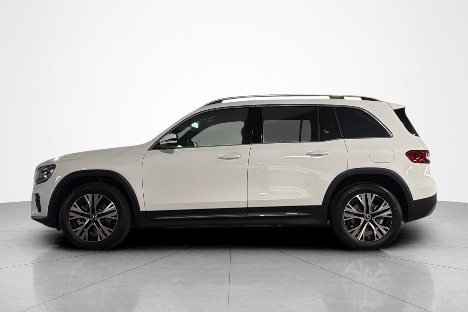 New 2026 Mercedes-Benz GLB 250 image 2
