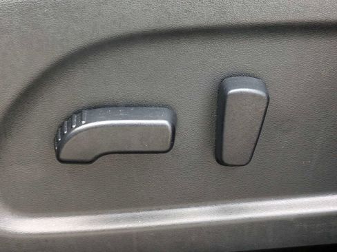 Used 2020 Nissan Pathfinder SV FWD image 25