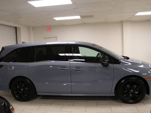 Used 2024 Honda Odyssey Sport image 11