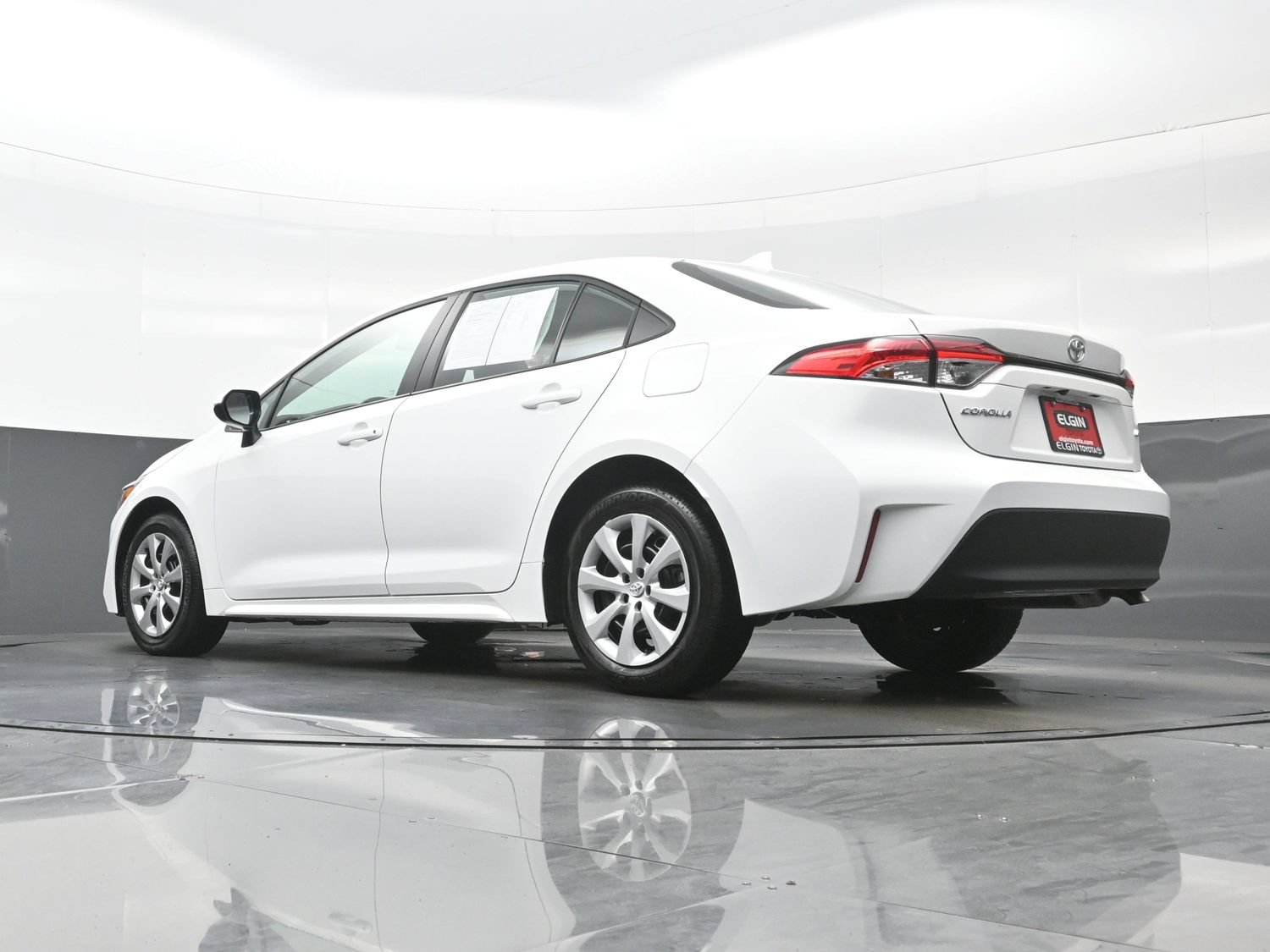 Used 2025 Toyota Corolla LE FWD image 28