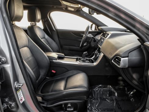 Used 2020 Jaguar XE S image 35