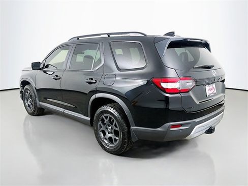 Certified 2024 Honda Pilot TrailSport image 19