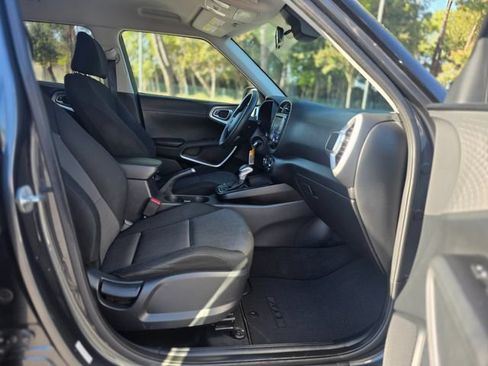 Used 2022 Kia Soul LX w/ Technology Package FWD image 22